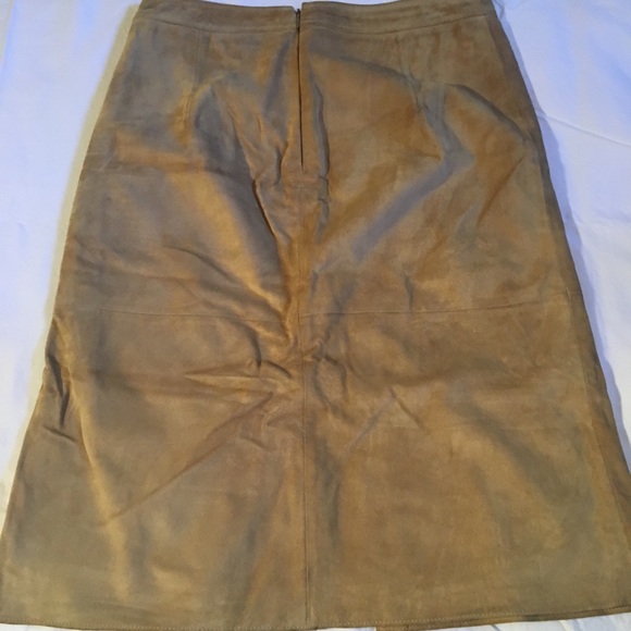 Banana Republic suede skirt - Picture 2 of 3